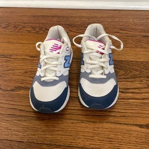 New Balance: Big Kids Running White/Blue/Pink Sneaker (4 Big Kid M)